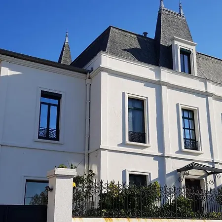 לינה וארוחת בוקר La Maison Des Dentelliers